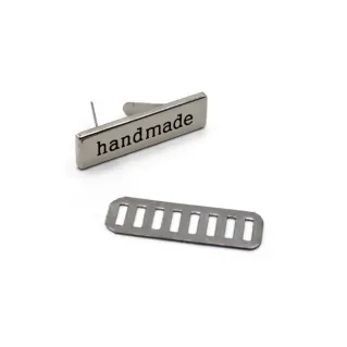 Placa rectangular hecha a mano de metal con aletas 35x10mm Argento