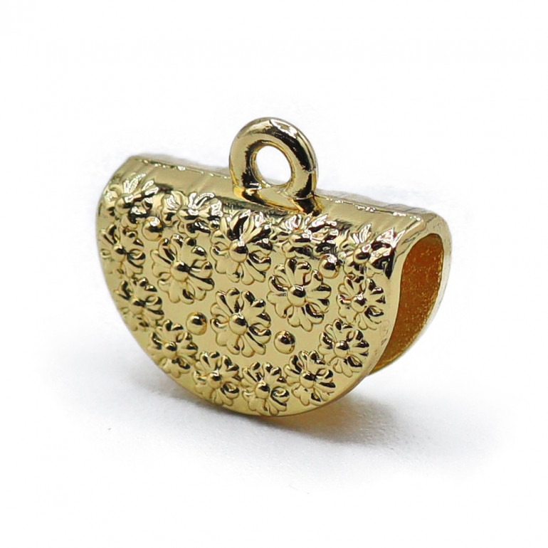 Gold Crescent Pendant, elegant relief details | Tessiland