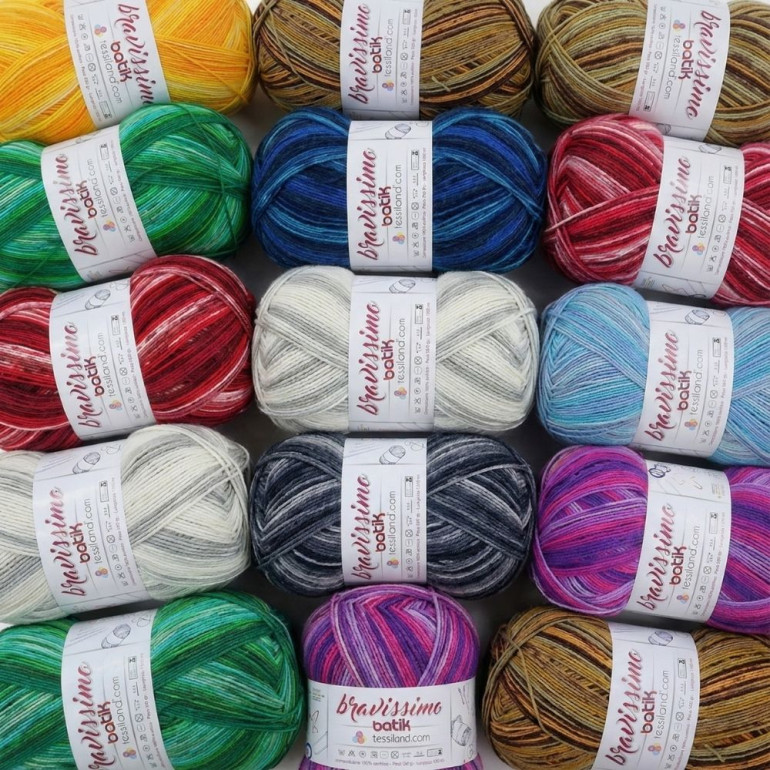 Bravissimo Batik acrylic gradient mega ball 500g