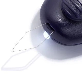 Enfile-aiguille Prym avec lumière LED et coupe-fil | Tessiland