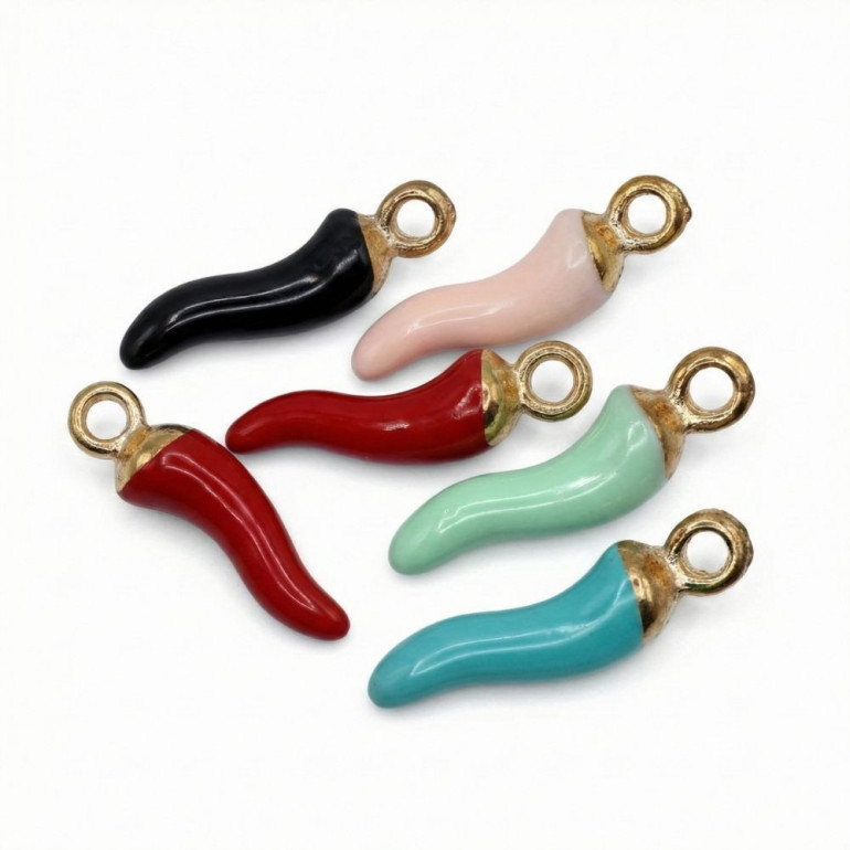 Ciondolo cornetto portafortuna in resina base oro per bijoux 6x22mm