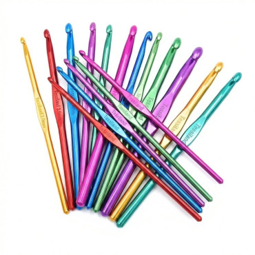 Uncinetto in alluminio colorato Tessiland leggero e scorrevole