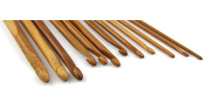 ganchillos de madera y bambú