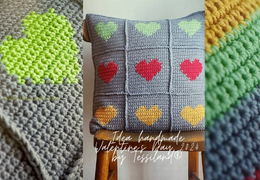 Cuscino con cuori a intarsio, schema facile e veloce a uncinetto.